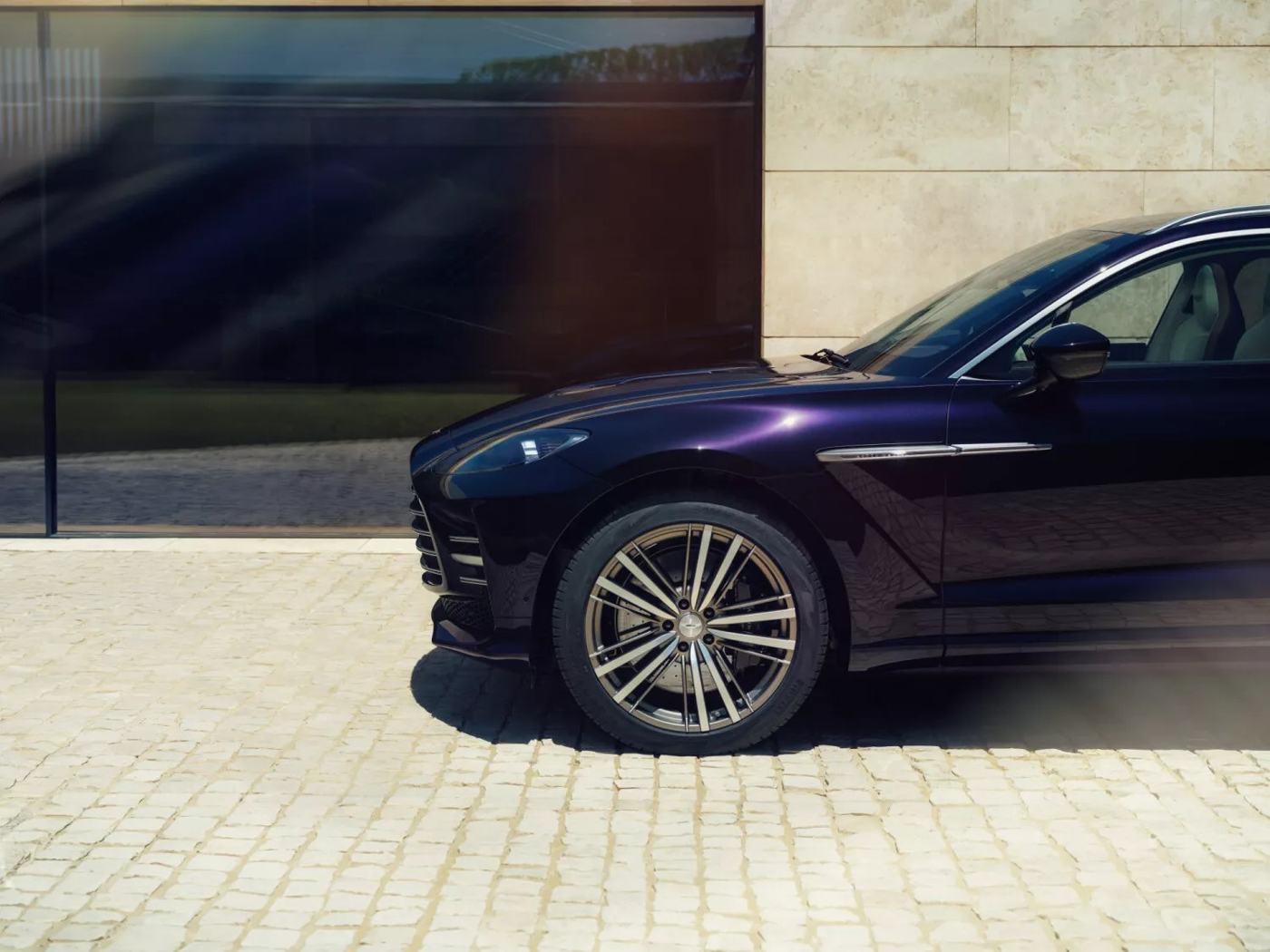 Aston Martin DBX GT 2027 — صورة صحفية 4