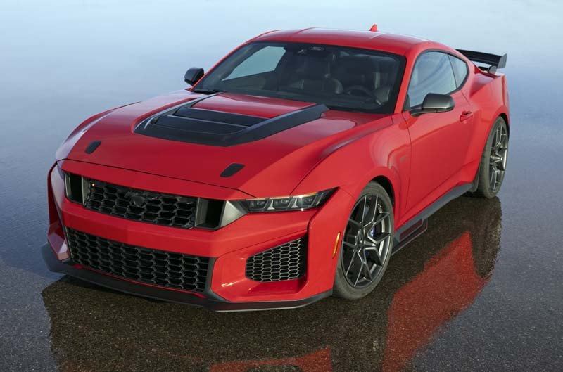 2026 Ford Mustang Dark Horse SC — صورة صحفية رسمية 2