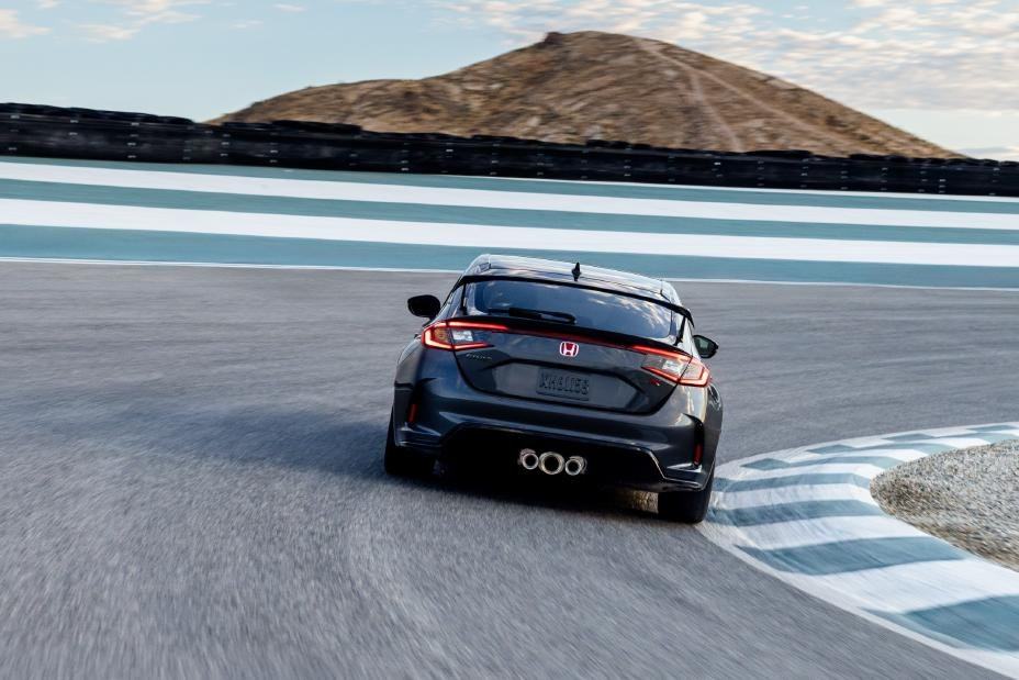 Honda Civic Type R 2027 — صورة صحفية 5