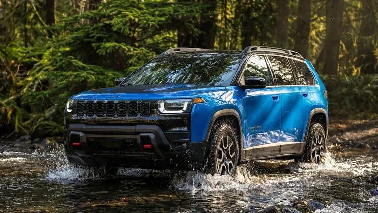 Jeep Cherokee Trailhawk 2027 — صورة صحفية 3